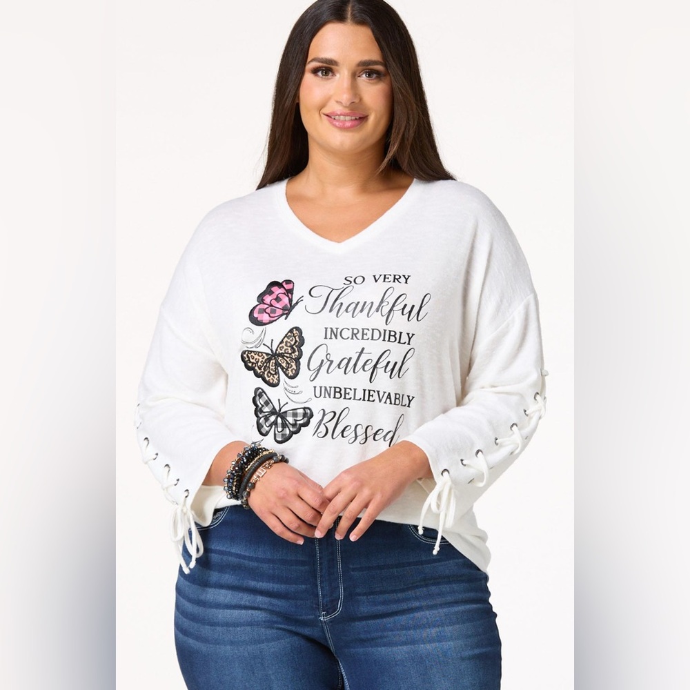 🦋 NWOT Cato Women's Graphic White Long Sleeve V-neck Top size Large
